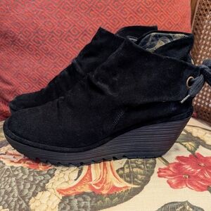 EUC Fly London Yebi Black Oil Suede wedge boots, 39 or 8.5